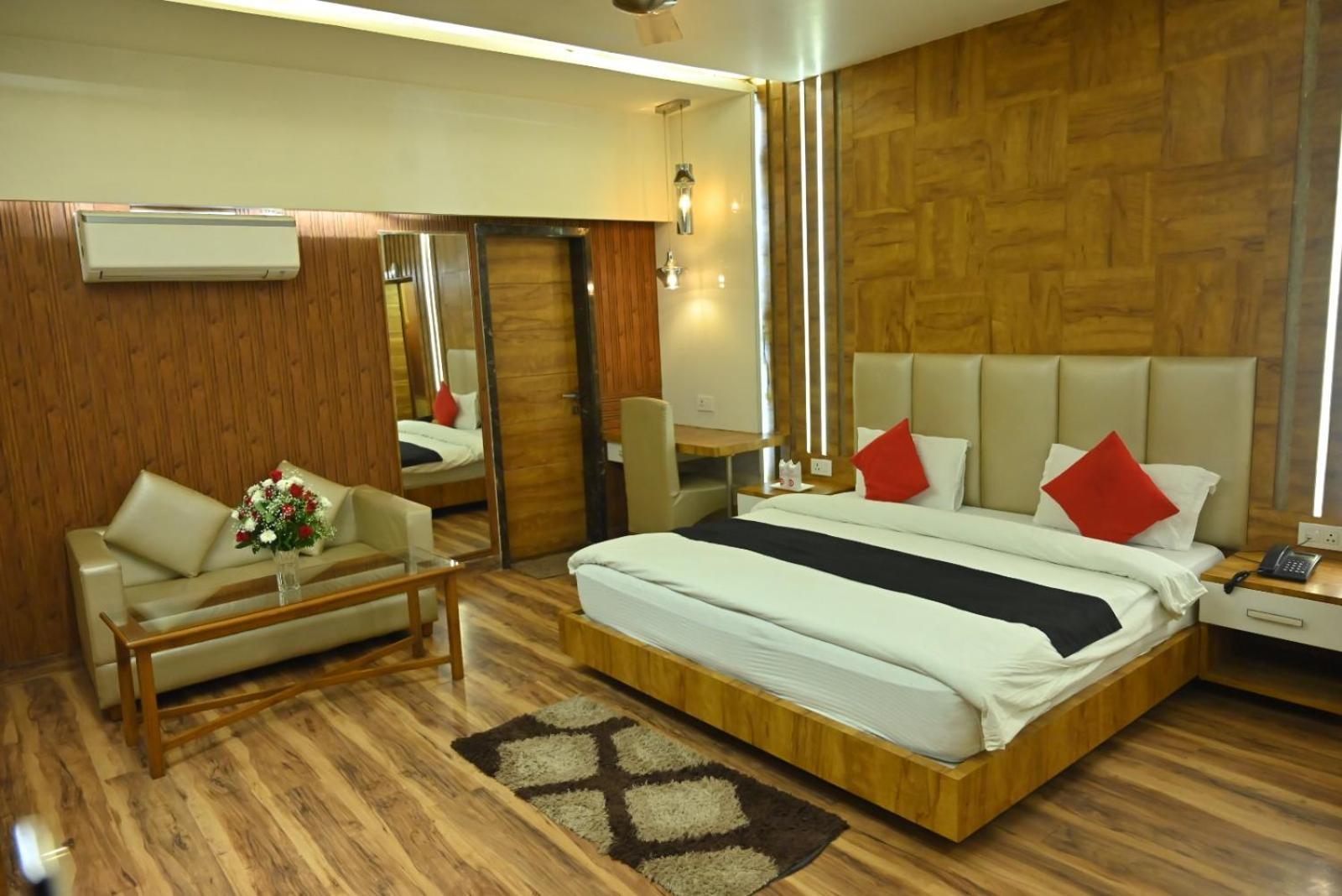 Hotel K D Palace Kanpur Exterior foto