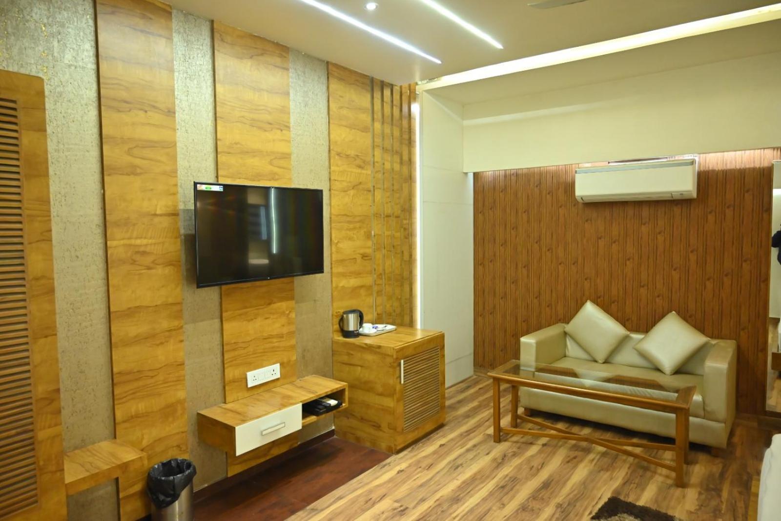 Hotel K D Palace Kanpur Exterior foto
