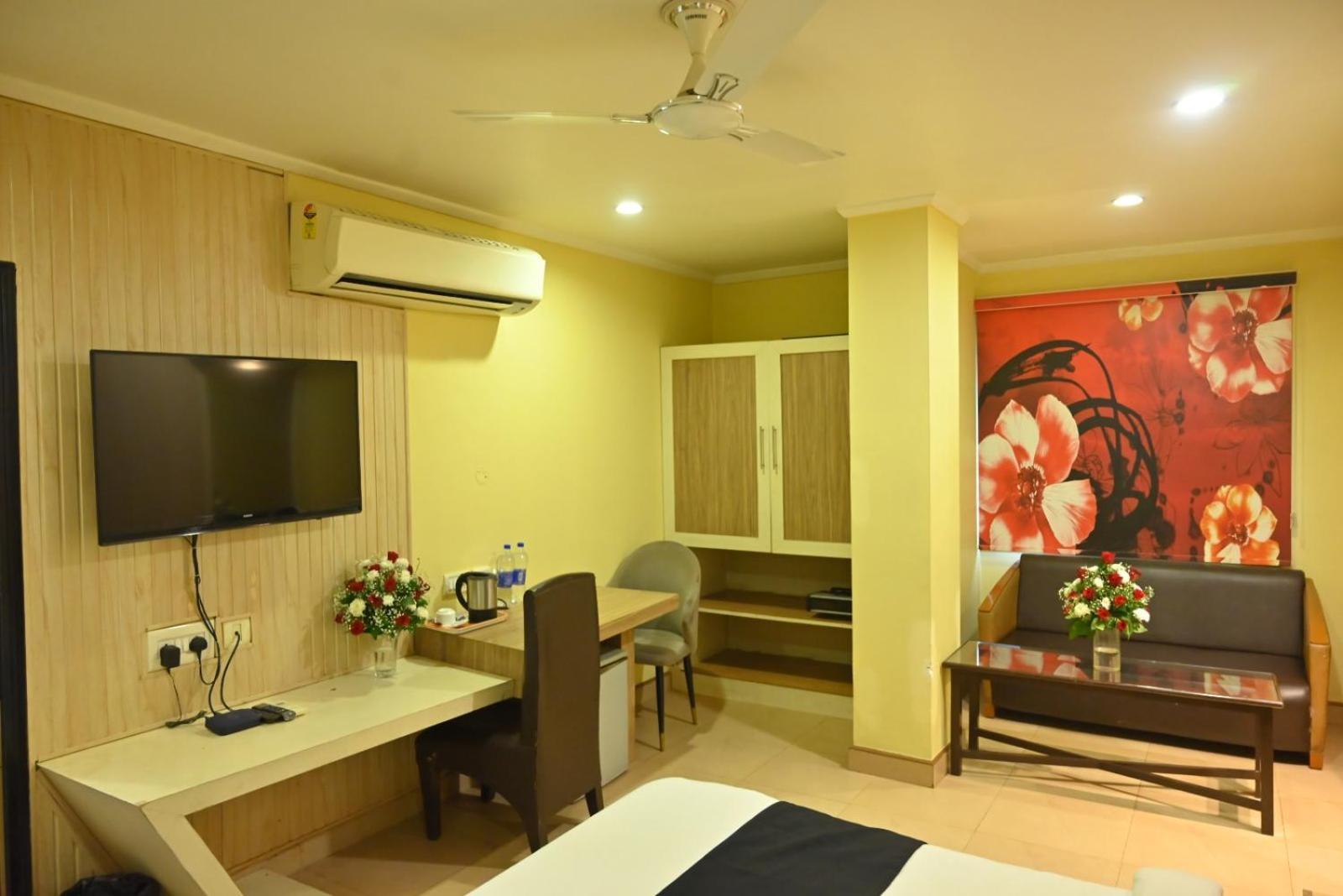 Hotel K D Palace Kanpur Exterior foto