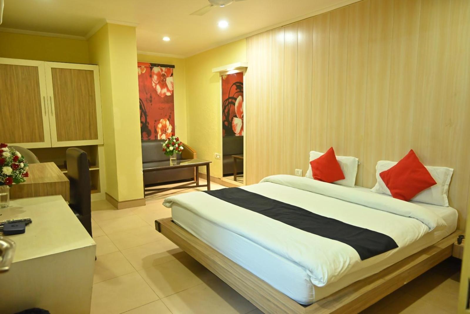 Hotel K D Palace Kanpur Exterior foto
